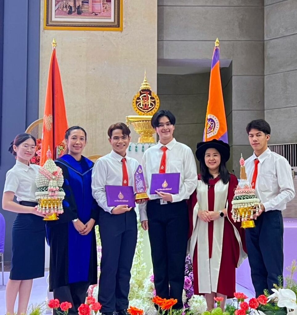 สำนักวิชาเภสัชศาสตร์ ขอแสงความยินดี และชื่นชม ในโอกาสที่นักศึกษาเภสัชศาสตร์ เข้ารับรางวัลเชิดชูเกียรติ